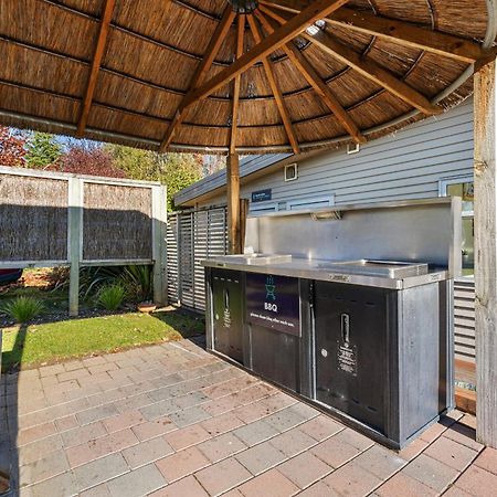 Tasman Holiday Parks - Te Anau Eksteriør billede Outdoor kitchen