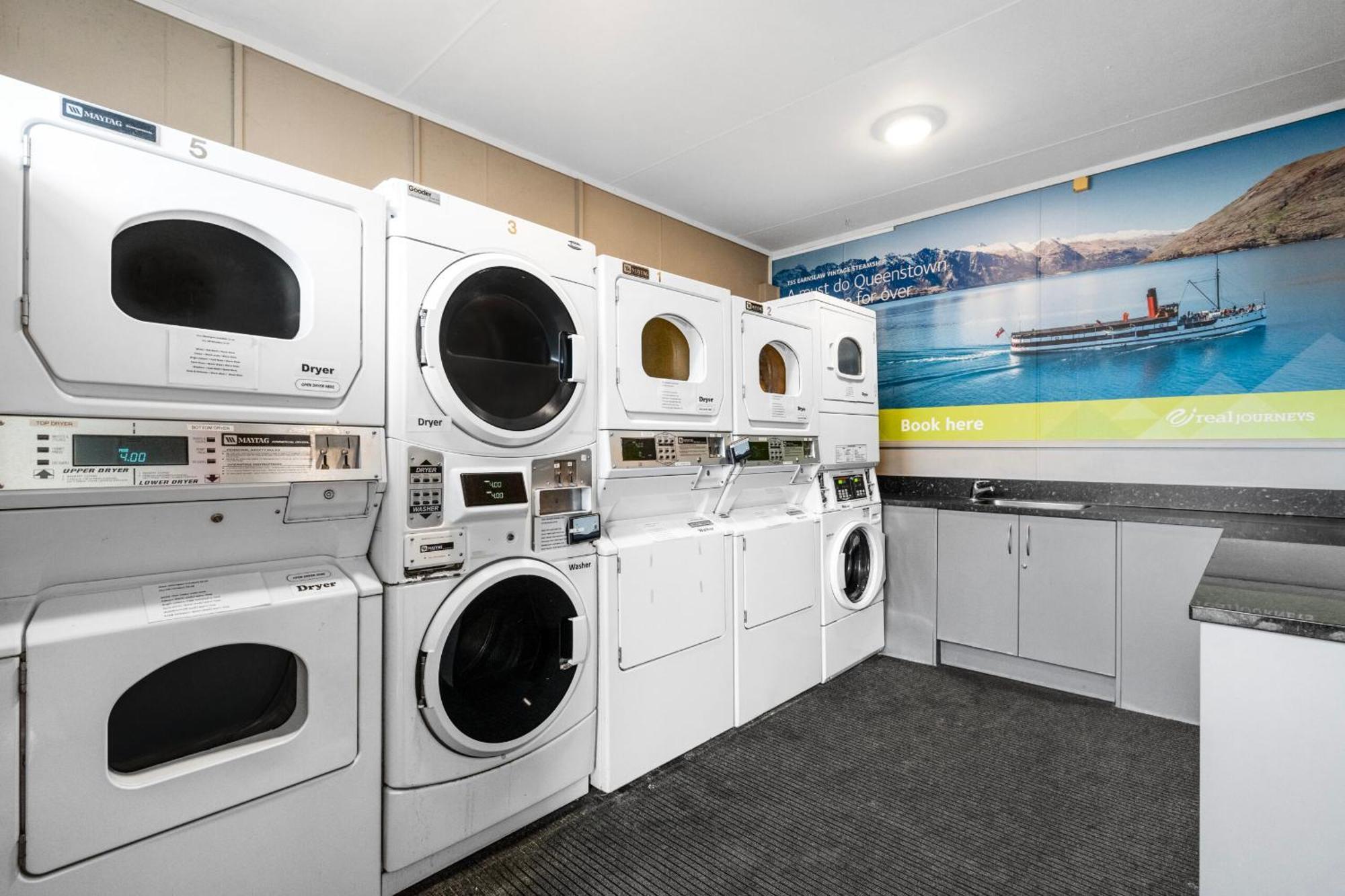 Tasman Holiday Parks - Te Anau Eksteriør billede Laundry facilities at the University of Waikato's E H Whitmore House