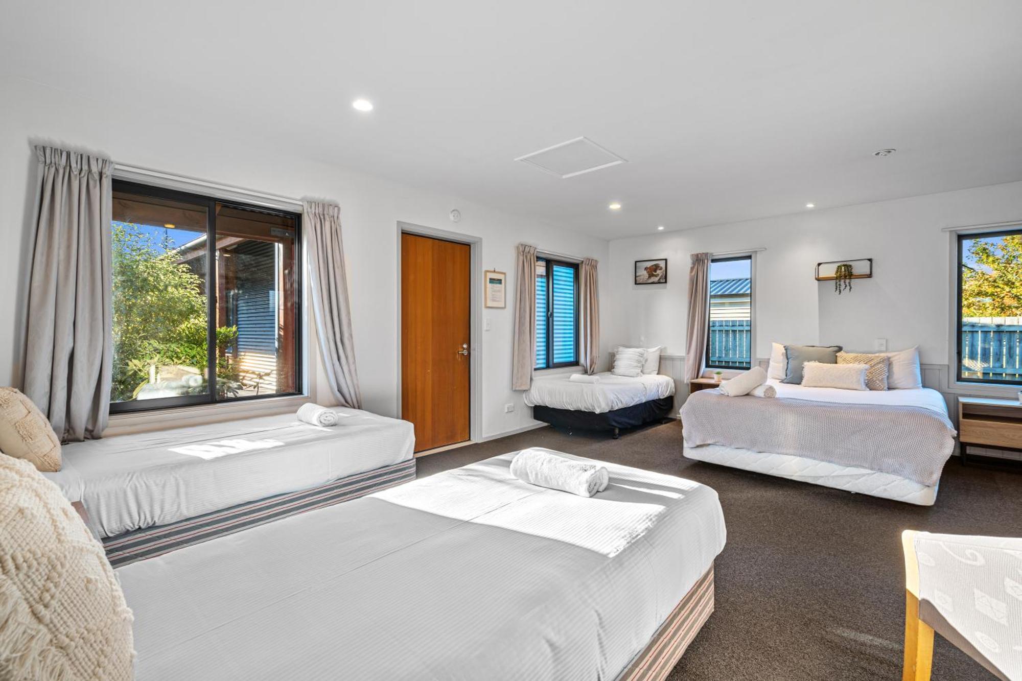 Tasman Holiday Parks - Te Anau Eksteriør billede A typical motel room